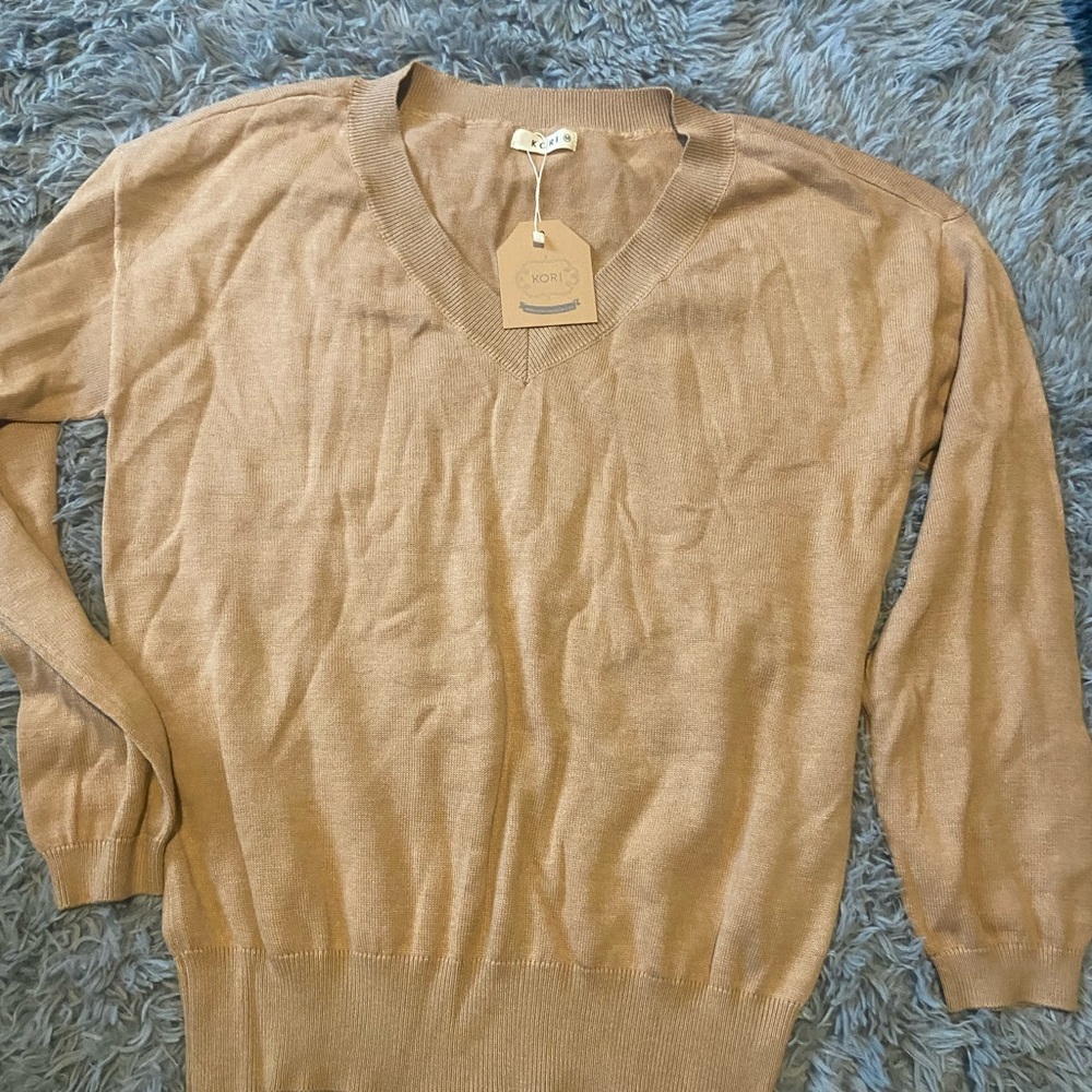 Kori Men's V-Neck Sweater in Camel/Tan